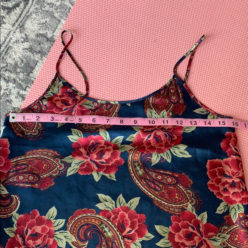 🌵3/$20 Floral Satin Top. A1 - Picture 7 of 7